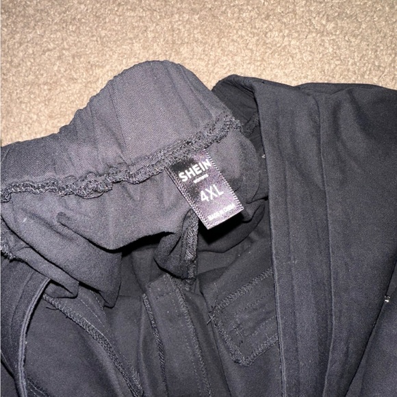 Plus size black joggers with chain and zipper details - Picture 3 of 3